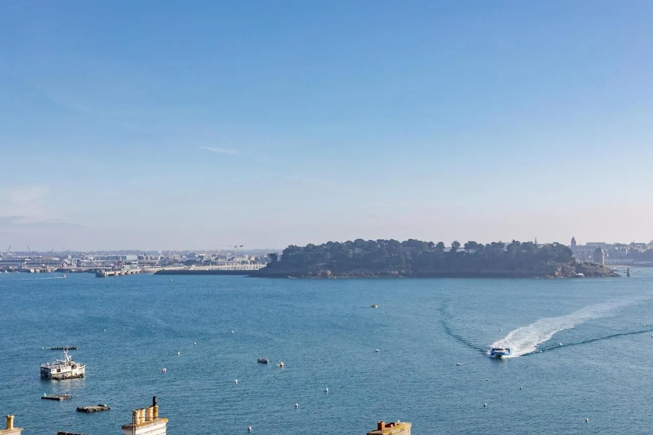 De Bon Matin - Au Dessus De L'Hotel Castelbrac Dinard 0*,  France