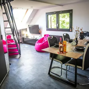 https://bienvenue-dans-le-violine-6-couchages.hotels-rhonealpes.com