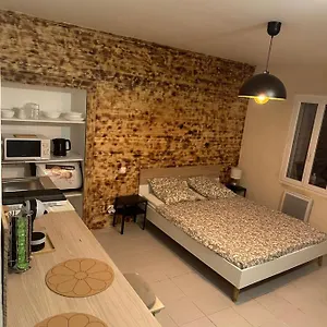 https://studio-provencale.hotels-rhonealpes.com