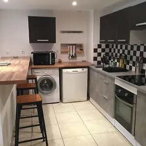 https://apt-chez-veronique.fr-provencehotel.com